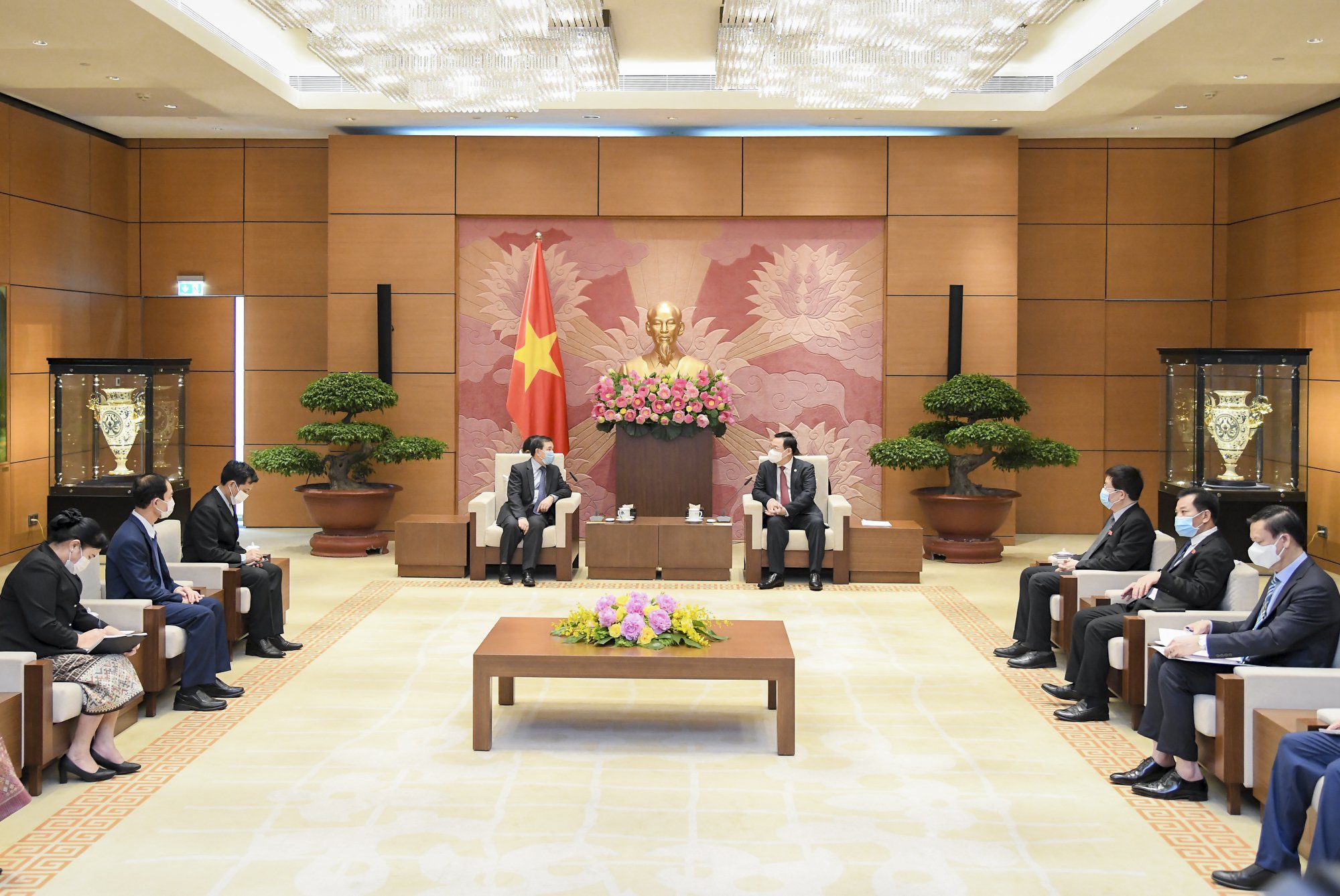 Chủ tịch Quốc hội Vương Đình Huệ tiếp Đại sứ Lào, Đại sứ Trung Quốc